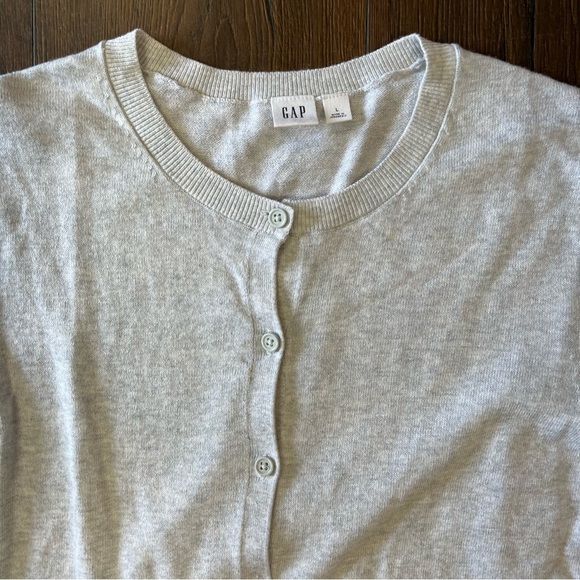 Gap knit, crewneck lightweight cardigan SZ LG - Picture 2 of 4